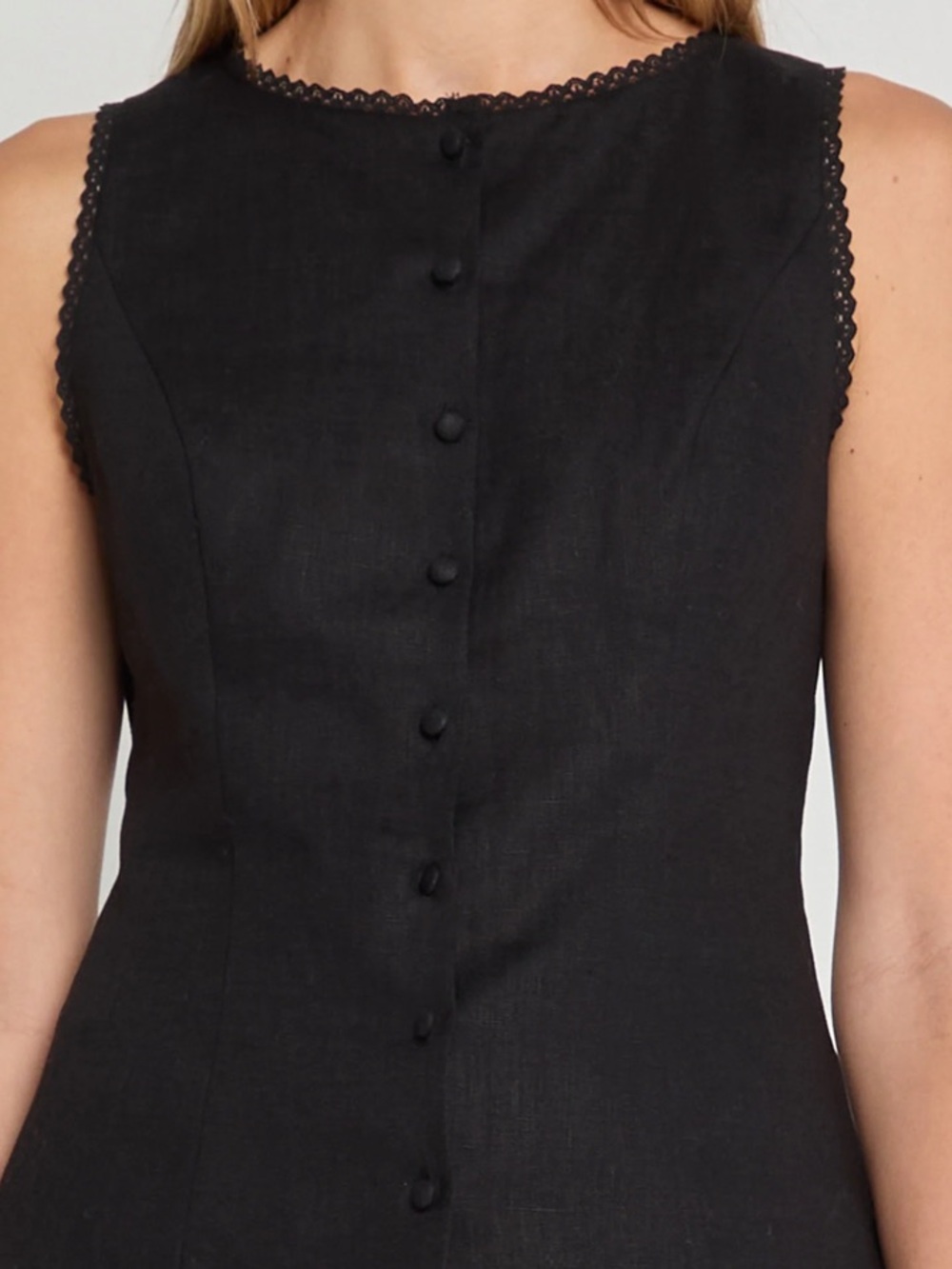 NWT Few Moda Kourt Micah Linen Blend Top with back tie and lace detail.